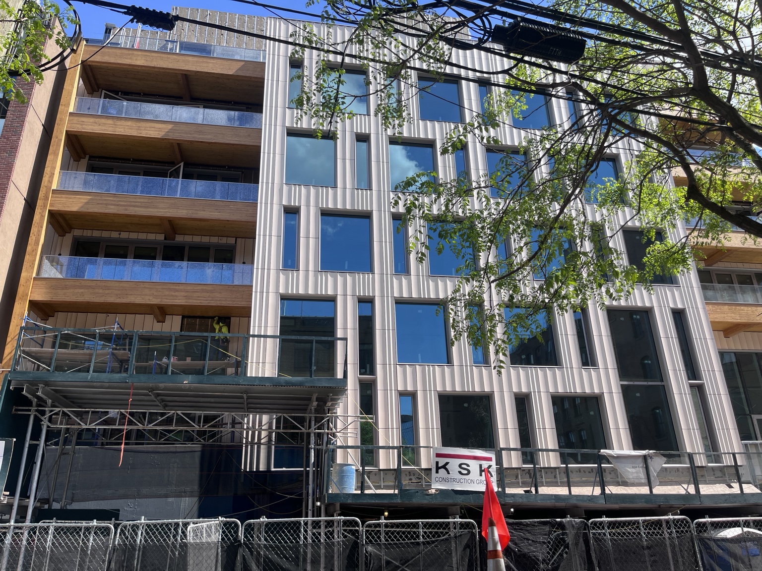 Exterior facade and glazing installation progress at 179 N 10